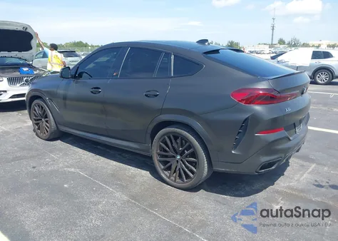 2021 BMW X6 M50I z USA, uszkodzony, nr VIN 5UXCY8C02M9E90282